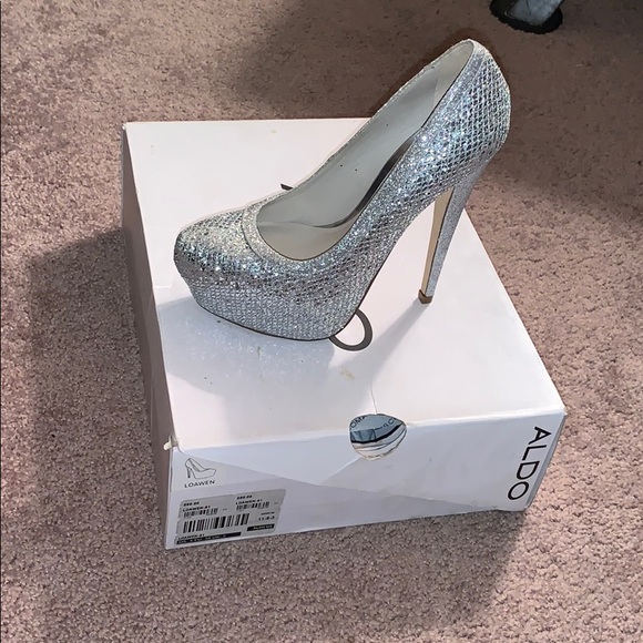 Women Pumps - Picture 2 of 2